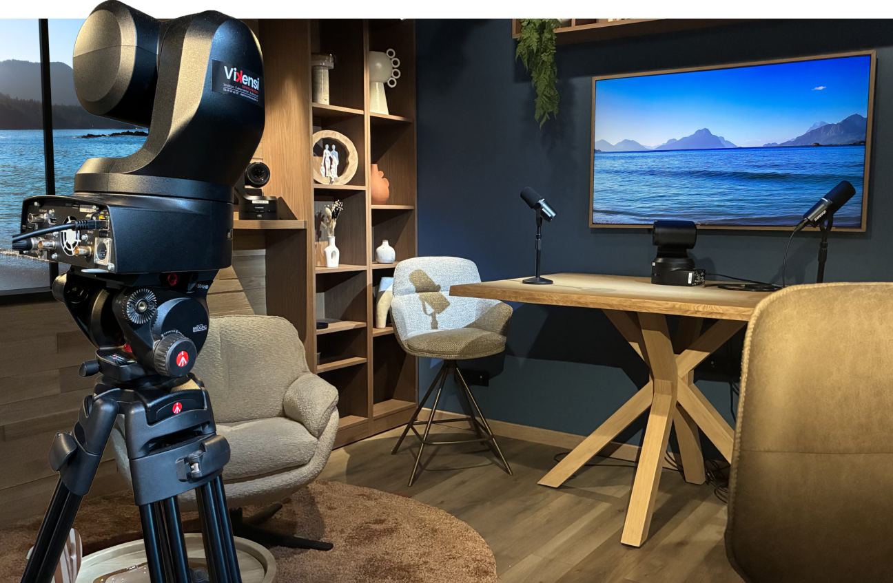 Caméra robotisée et plateau d'interview avec écran
